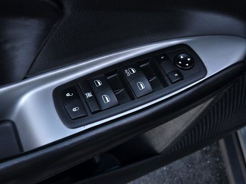 Used 2020 Dodge Journey SE w/ SE Popular Equipment Group image 9