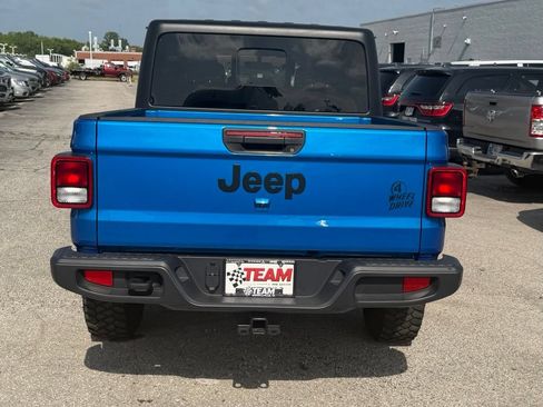 Used 2023 Jeep Gladiator Sport AWD/4WD image 9