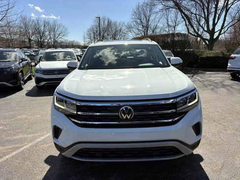 Used 2023 Volkswagen Atlas SE w/ Panoramic Sunroof Package image 2