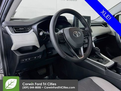 Used 2021 Toyota RAV4 XLE w/ Convenience Package AWD/4WD image 3