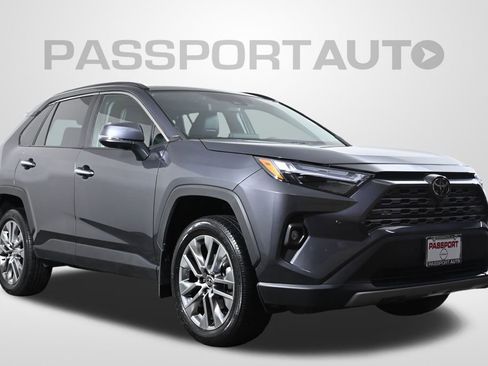 Used 2022 Toyota RAV4 Limited image 3