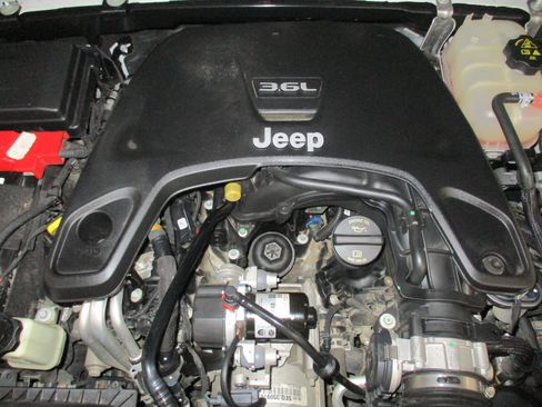 Used 2021 Jeep Wrangler Unlimited Rubicon AWD/4WD image 40