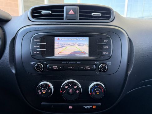Used 2016 Kia Soul + image 18