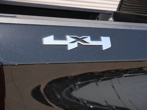 Used 2025 GMC Sierra 1500 SLT AWD/4WD image 11