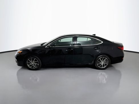 Used 2017 Lexus ES 350 w/ Luxury Package FWD image 4