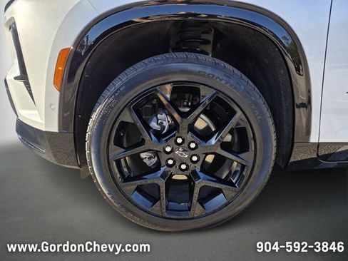 Certified 2024 Chevrolet Traverse RS FWD image 11