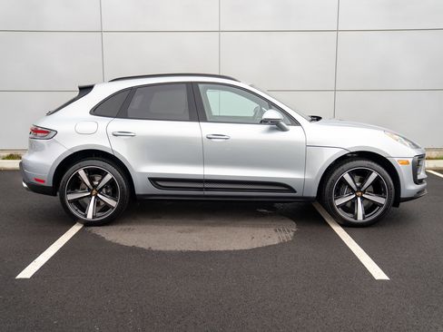 New 2026 Porsche Macan image 8