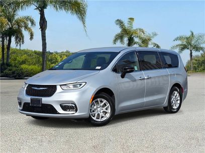 New 2026 Chrysler Pacifica Select