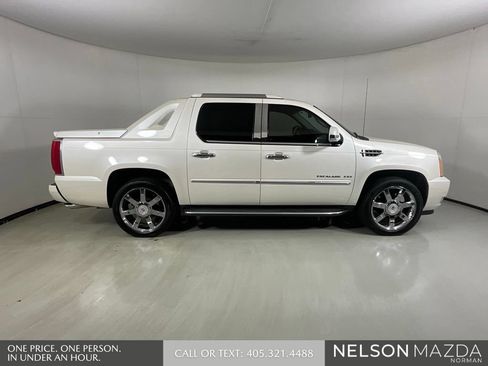 Used 2011 Cadillac Escalade EXT Luxury AWD/4WD image 5