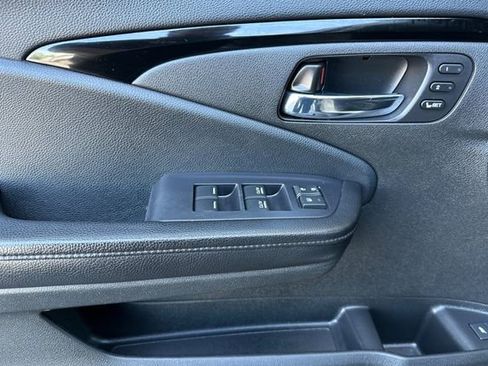 Used 2018 Honda Pilot Touring image 8