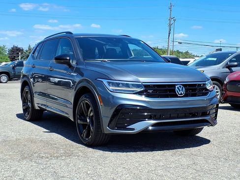 Used 2024 Volkswagen Tiguan SE R-Line AWD/4WD image 3