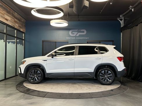 Used 2022 Volkswagen Taos S image 6