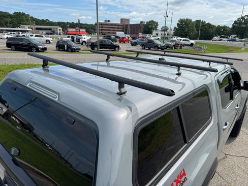 Used 2021 Toyota Tacoma TRD Off-Road w/ Technology Package AWD/4WD image 19