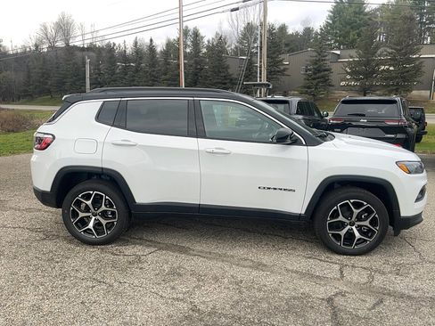 New 2026 Jeep Compass Limited w/ Sun, Sound & Navigation Group image 8