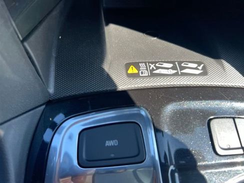 Used 2024 Chevrolet Equinox Premier AWD/4WD image 33