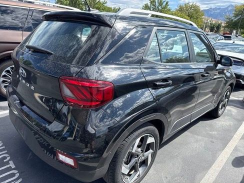 Used 2023 Hyundai Venue SEL w/ Cargo Package FWD image 3