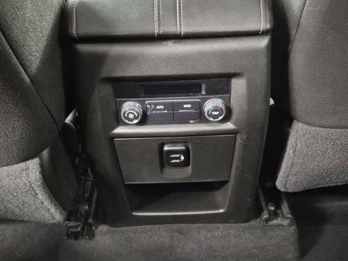 Used 2018 Chevrolet Traverse LT image 13