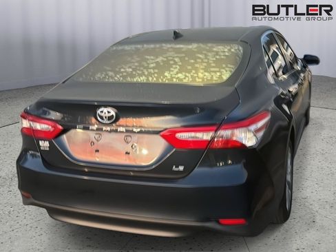 Used 2020 Toyota Camry LE FWD image 6