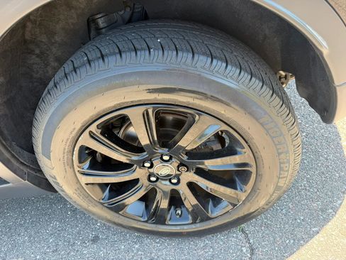 Used 2017 Land Rover Discovery Sport SE image 19