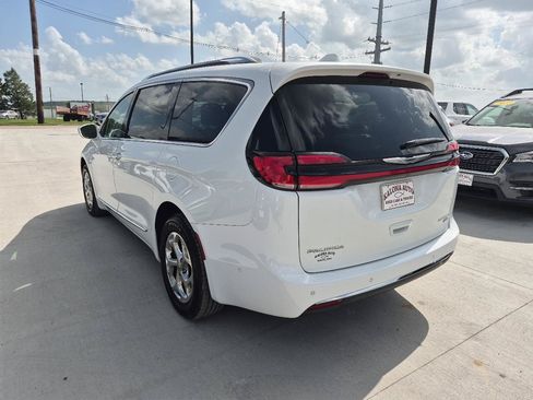 Used 2021 Chrysler Pacifica Limited w/ Premium & Safety Sphere Group AWD/4WD image 8