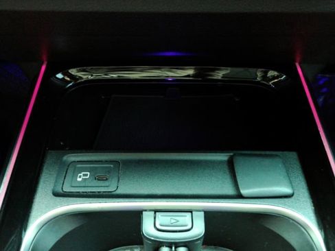 Used 2020 Mercedes-Benz GLB 250 w/ Premium Package image 45