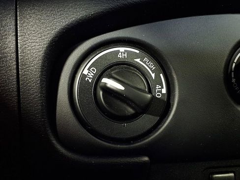 Used 2023 Nissan Frontier SV AWD/4WD image 16