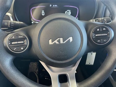 Used 2023 Kia Soul LX image 13