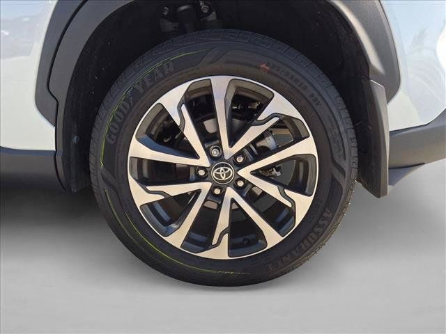 Used 2023 Toyota Corolla Cross XLE w/ Convenience Package FWD image 15