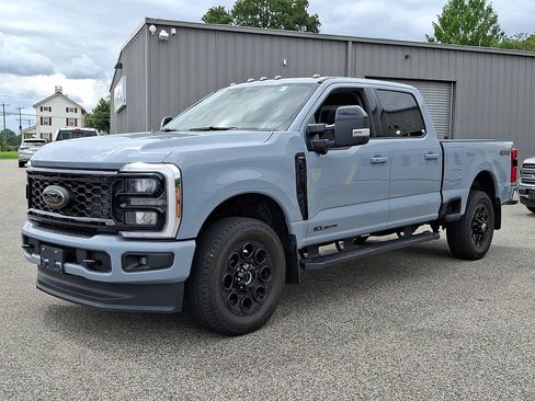 Used 2025 Ford F250 Lariat w/ Black Appearance Package AWD/4WD image 3