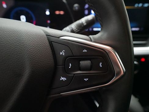 Used 2024 Chevrolet Trax LT w/ Sunroof Package FWD image 18