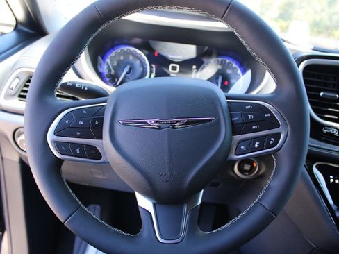 New 2026 Chrysler Pacifica Select AWD/4WD image 29