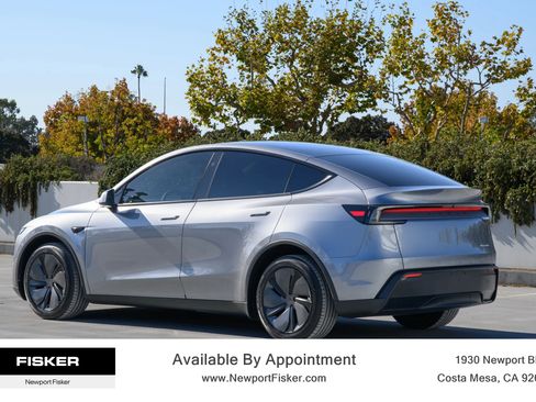 Used 2026 Tesla Model Y AWD image 3