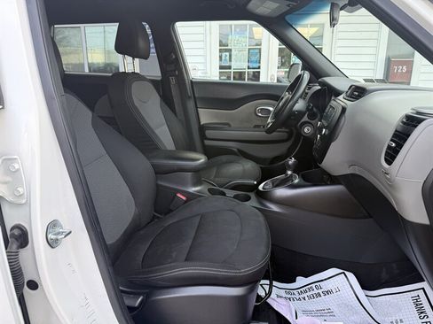 Used 2017 Kia Soul + FWD image 14