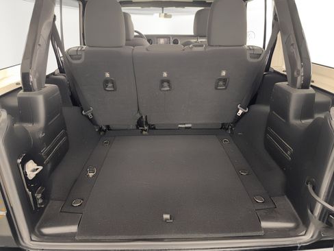 Used 2018 Jeep Wrangler Unlimited Sport S image 13