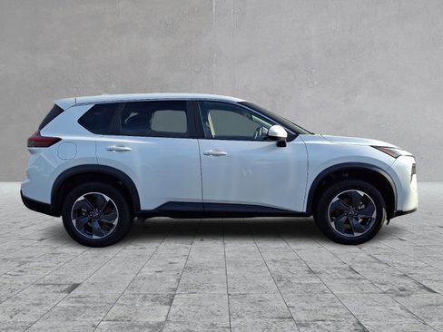 Used 2024 Nissan Rogue SV FWD image 4