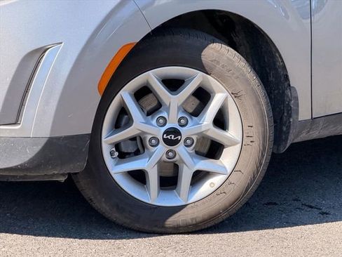 Used 2025 Kia Soul LX w/ LX Technology Package FWD image 31