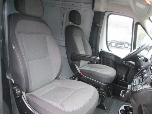 Used 2023 RAM ProMaster 2500 image 9