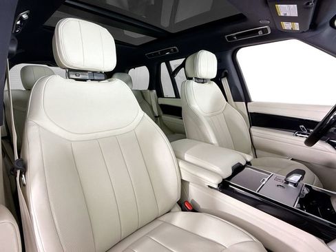 Used 2025 Land Rover Range Rover SE image 14