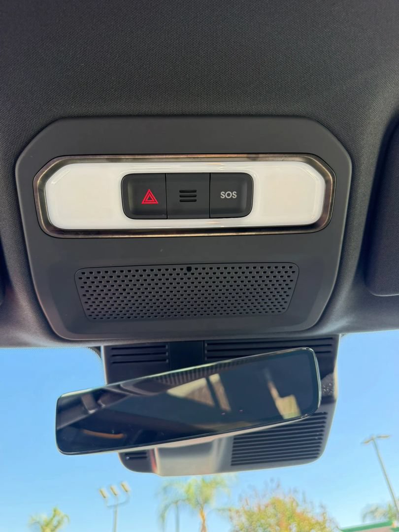 Used 2025 Rivian R1S Adventure Dual AWD/4WD image 51