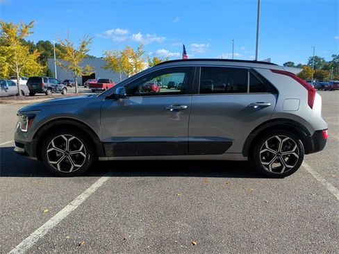Used 2023 Kia Niro EX Touring image 7