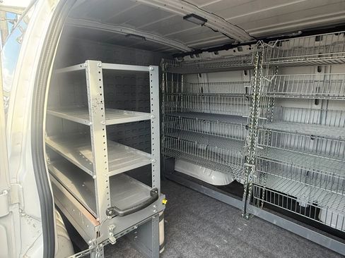 Used 2021 Chevrolet Express 2500 RWD image 17