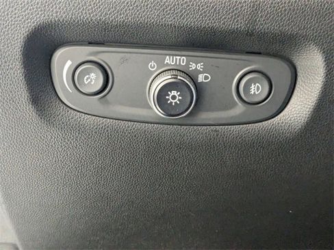 Used 2020 Chevrolet Traverse LT image 15