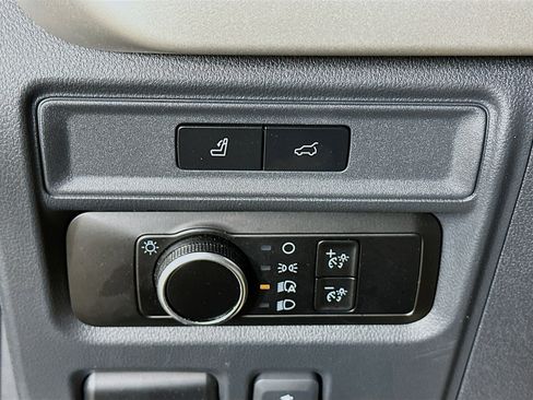 Used 2024 Ford Expedition Max XLT image 17