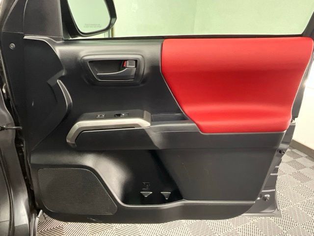Used 2022 Toyota Tacoma SR5 AWD/4WD image 10