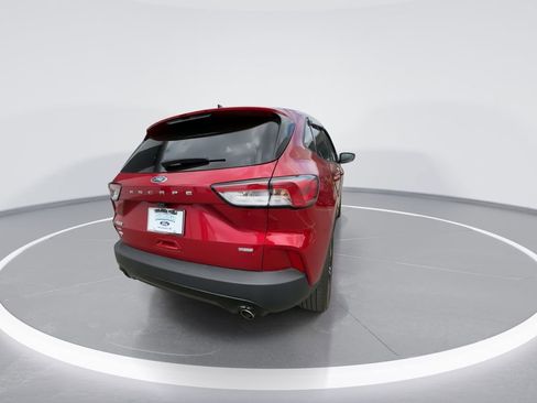 Used 2021 Ford Escape SE w/ SE Sport Appearance Package FWD image 7