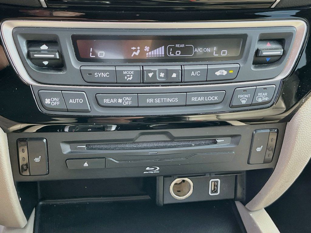 Used 2019 Honda Pilot Touring image 16