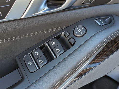 Used 2025 BMW X5 xDrive40i w/ Climate Comfort Package image 13