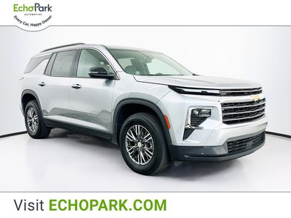 Used 2025 Chevrolet Traverse LT