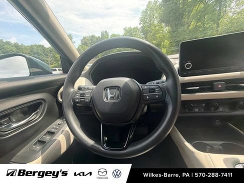 Used 2024 Honda HR-V LX image 14