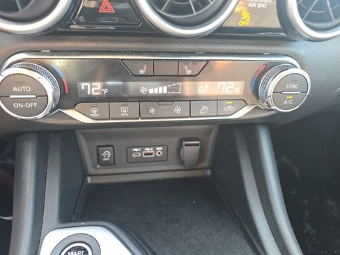 Certified 2025 Nissan Sentra SR FWD image 20